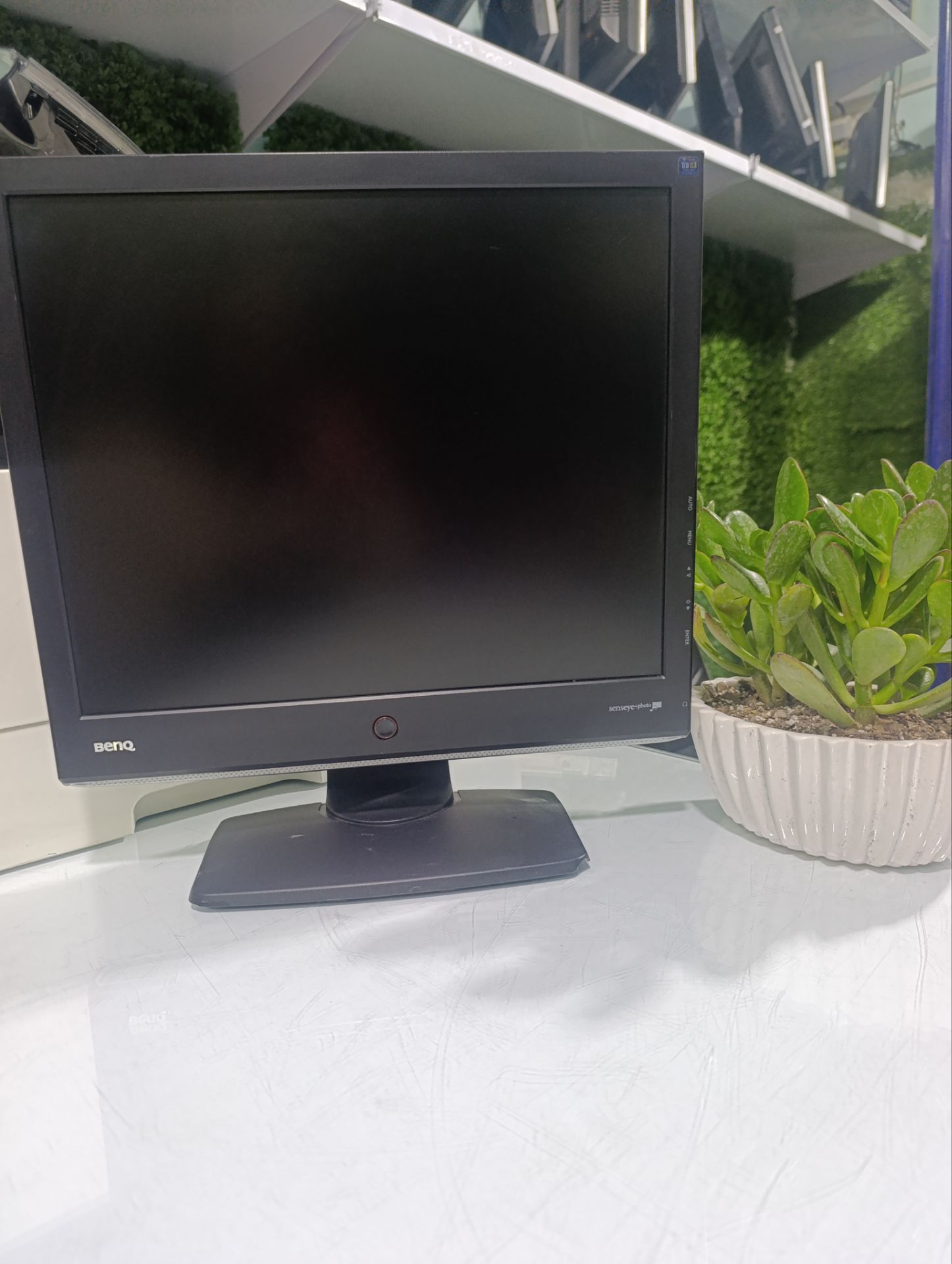 مانیتور 17 اینچ اسپیکر دار استوک مدل BENQ E700